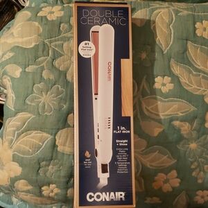 Conair White Flat Iron with Double Ceramic Technology